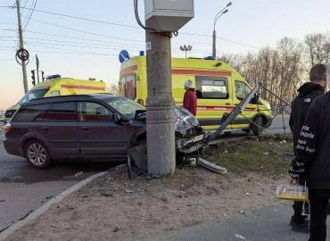 На Ленинградском проспекте в Архангельске столкнулись Deo Nexia и Subaru, есть пострадавшие