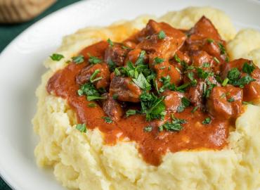 Грузинский повар научил: вкуснятина и самой дешевой части курицы — не сациви и не чахохбили