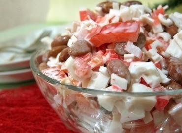 Крабовый салат больше не в чести — вместо него вкуснятина из 4 копеечных ингредиентов: простой рецепт на ужин
