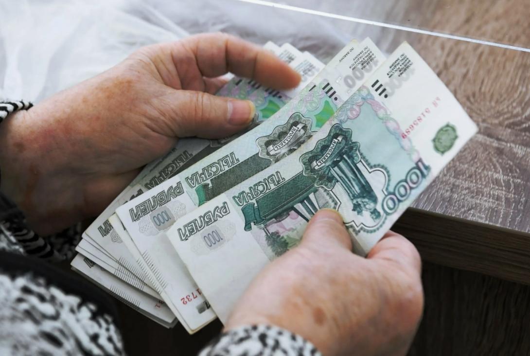 Указ приняли. С 1 мая пенсионеры начнут получать на карту удвоенные выплаты