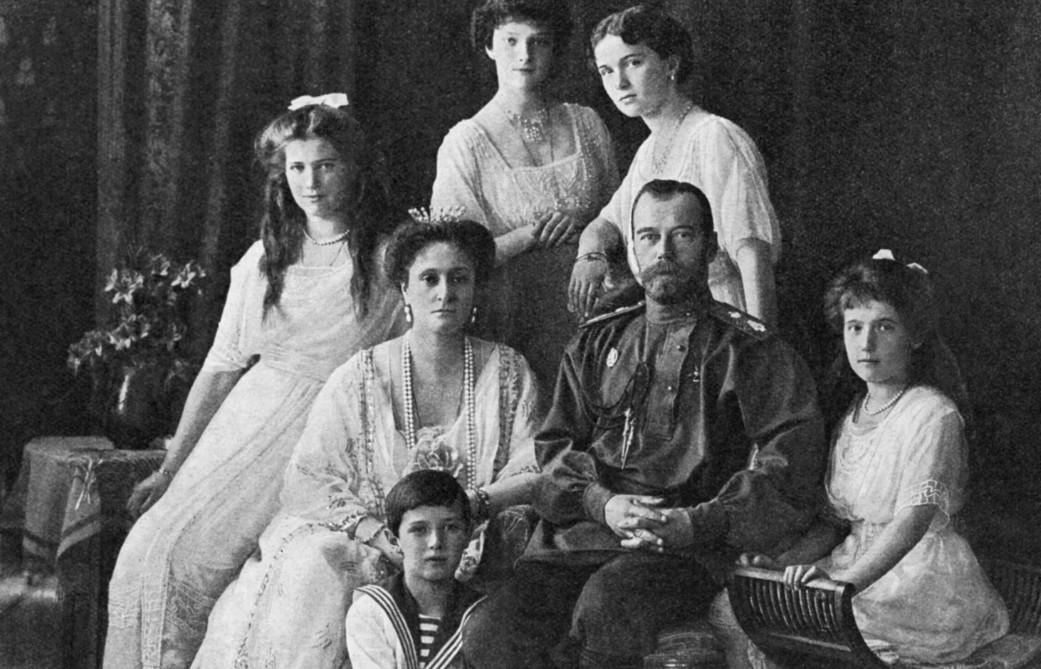 Профессор и бывший следователь Милюков: за останки царской семьи выдали скелеты, выкопанные в Англии